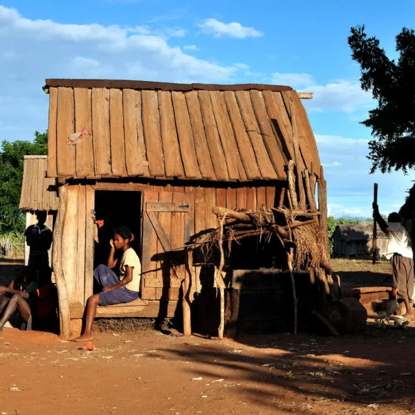 madagascar-family-village-household